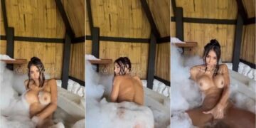 dahyn 11 en la bañera desnuda