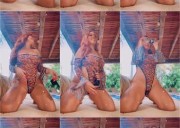 paty lopez de la cerda en sexy lencería en el sofá