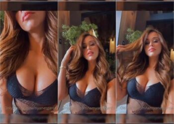 yanet garcía tomandose selfie para onlyfans