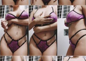 dulce soltero probandose lencería