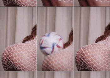 yanet garcía jugando con las nalgas