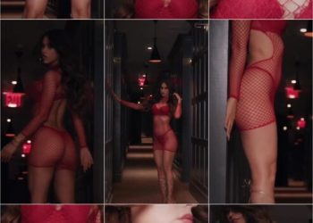 yanet garcía modelando en sexy lencería roja