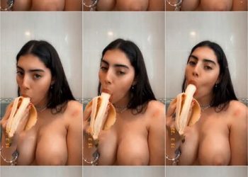 paulina franco comienod un plátano en onlyfans