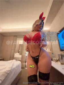 Fátima Segovia Llega a Mi Departamento Vestida de Conejita