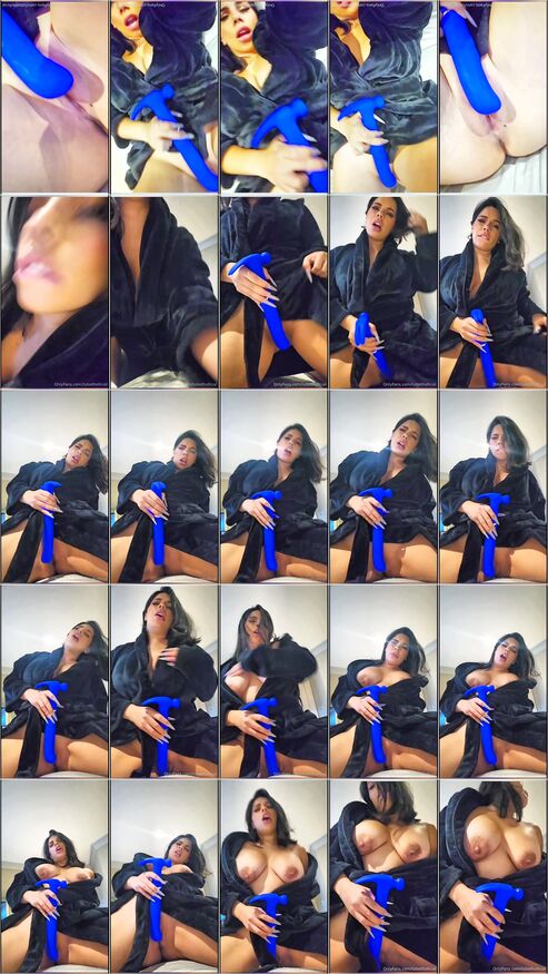 Lizbeth Rodríguez Masturbándose con un Martillo Azul Exclusivo para OnlyFans