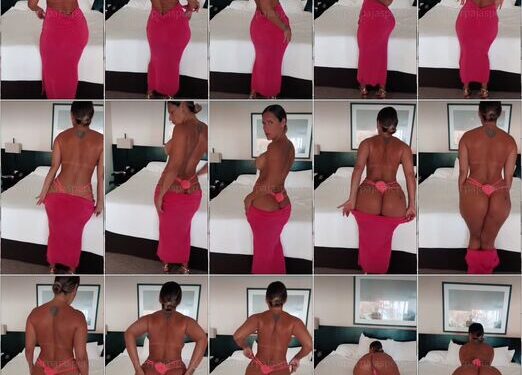 Melanie Bauer en Sexy Vestido Rosa Stripping Sensual en la Cama OnlyFans Exclusivo